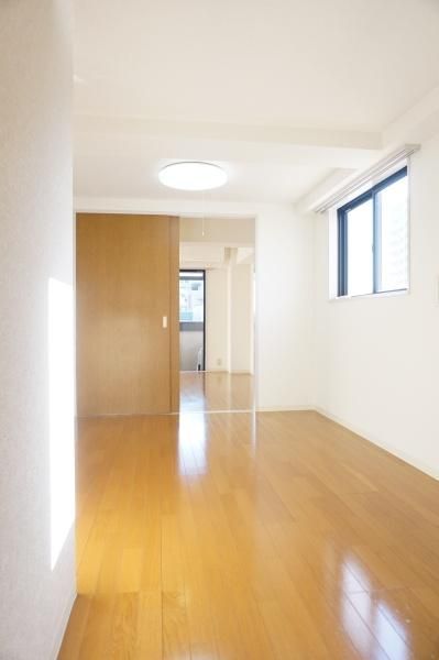 �y�����E���r���O�z�@