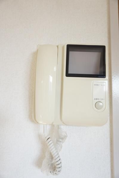 �y�Z�L�����e�B�z�@