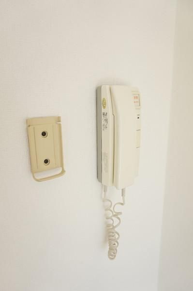 �y�Z�L�����e�B�z�@