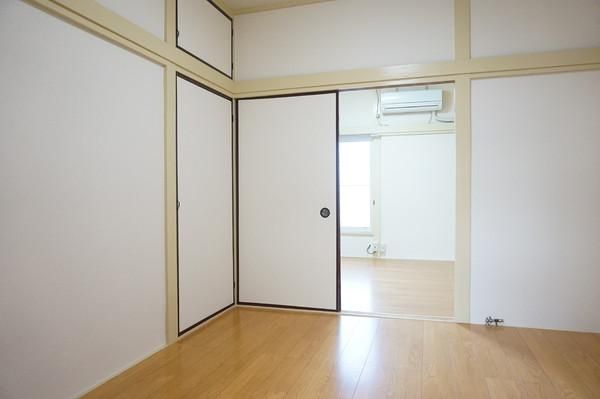 �y�����E���r���O�z�@