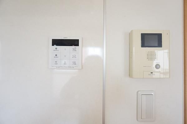 �y�Z�L�����e�B�z�@