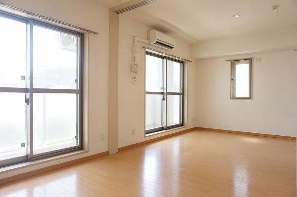 �y�����E���r���O�z�@