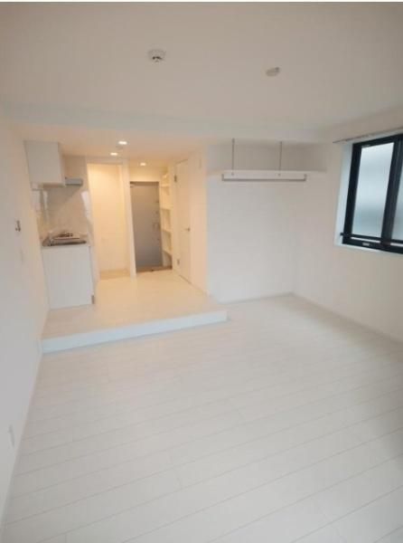 �y�Z�L�����e�B�z�@