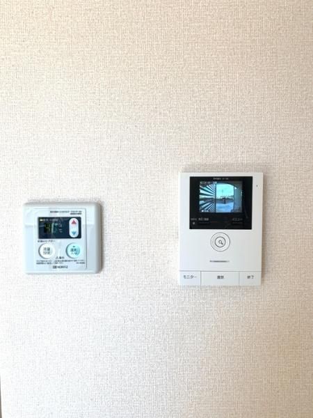 �y�Z�L�����e�B�z�@