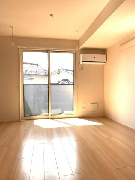 �y�����E���r���O�z�@