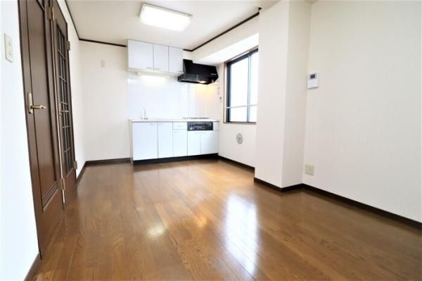 �y�����E���r���O�z�@