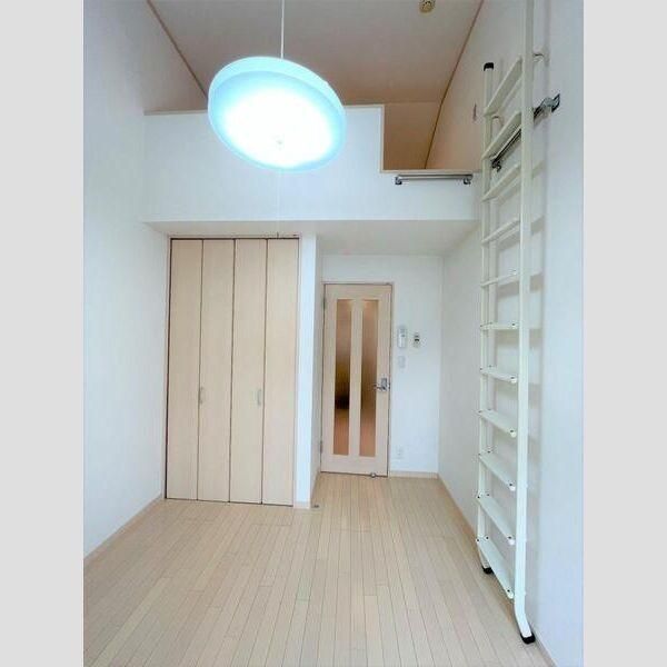 �y�����E���r���O�z�@