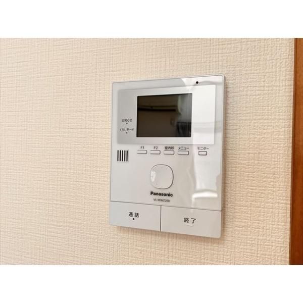 �y�Z�L�����e�B�z�@