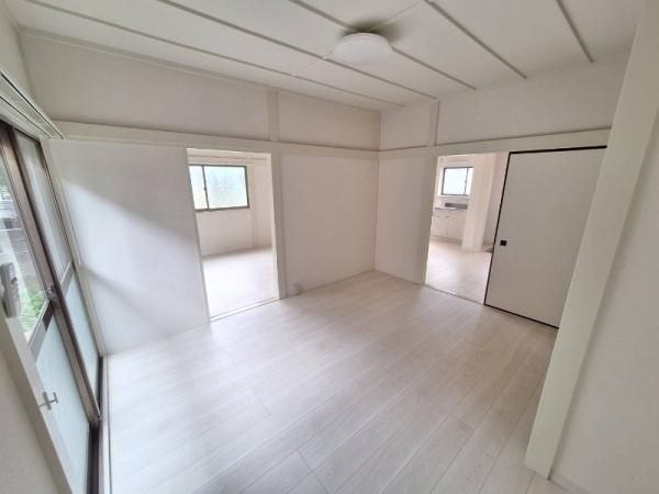 �y�����E���r���O�z�@