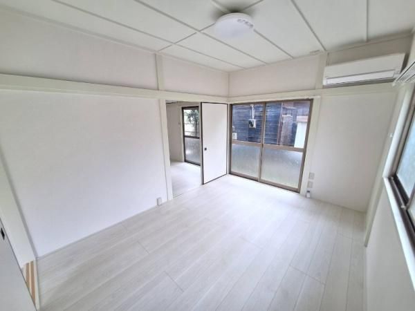 �y�����E���r���O�z�@