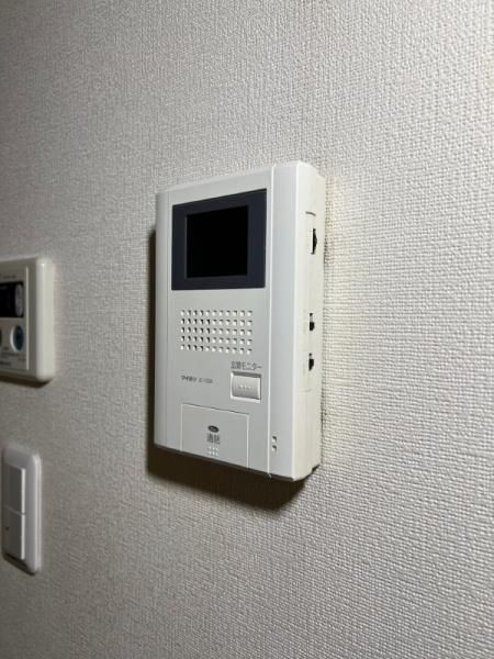 �y�Z�L�����e�B�z�@