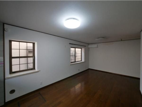 �y�����E���r���O�z�@