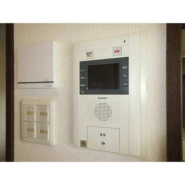 �y�Z�L�����e�B�z�@