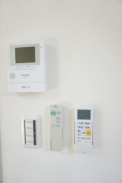 �y�Z�L�����e�B�z�@