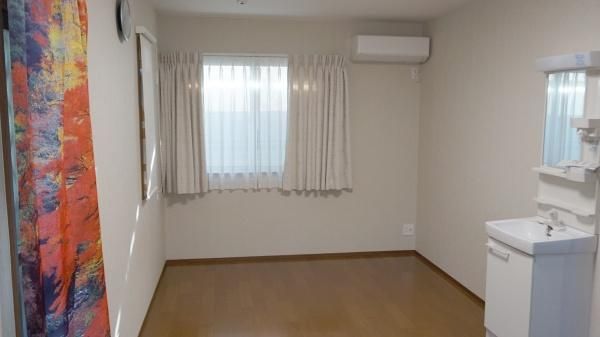 �y�����E���r���O�z�@