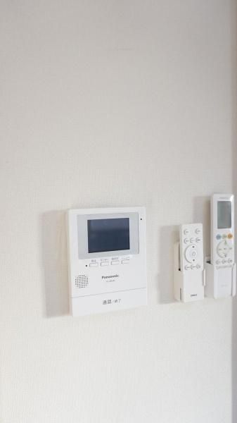 �y�Z�L�����e�B�z�@