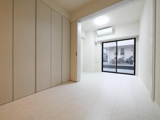 �y�����E���r���O�z�@