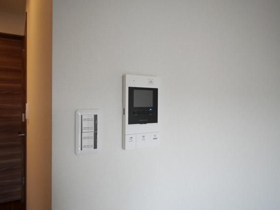 �y�Z�L�����e�B�z�@