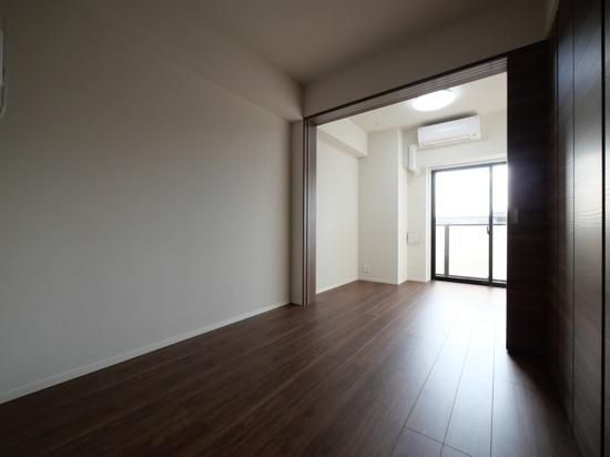 �y�����E���r���O�z�@