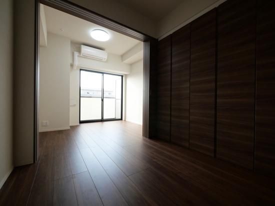 �y�����E���r���O�z�@