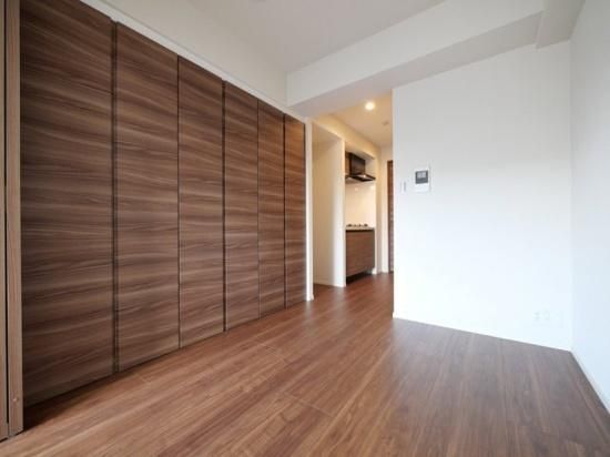 �y�����E���r���O�z�@