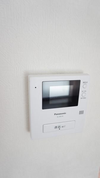 �y�Z�L�����e�B�z�@