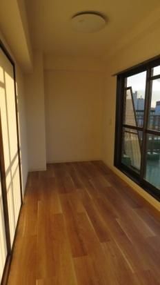 �y�����E���r���O�z�@