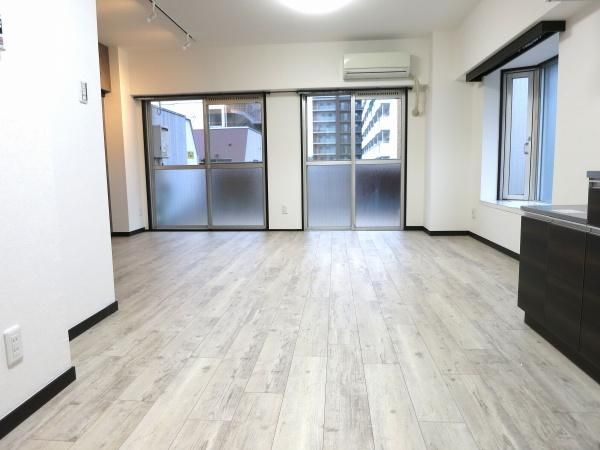 �y�����E���r���O�z�@