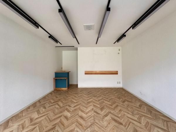 �y�����E���r���O�z�@