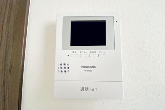 �y�Z�L�����e�B�z�@