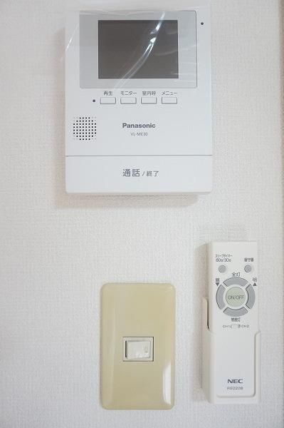 �y�Z�L�����e�B�z�@