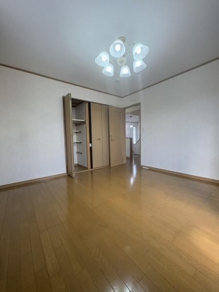 �y�����E���r���O�z�@