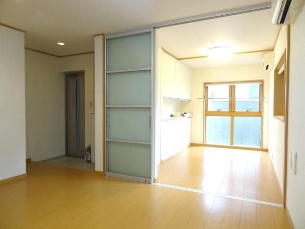 �y�����E���r���O�z�@