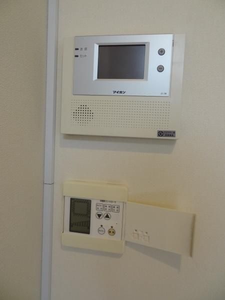 �y�Z�L�����e�B�z�@