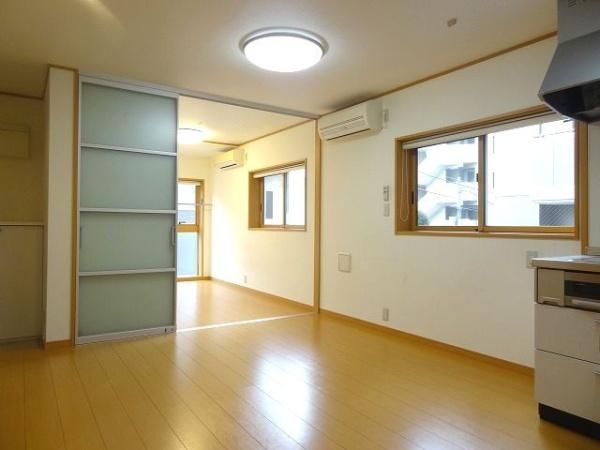 �y�����E���r���O�z�@