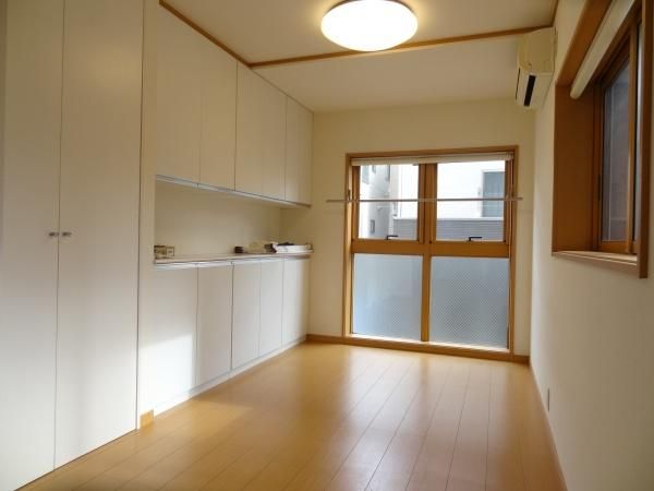 �y�����E���r���O�z�@