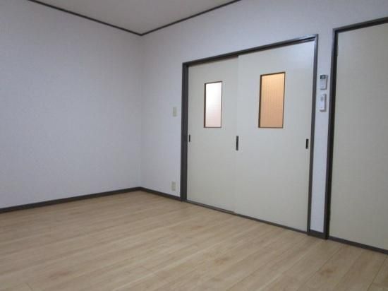 �y�����E���r���O�z�@