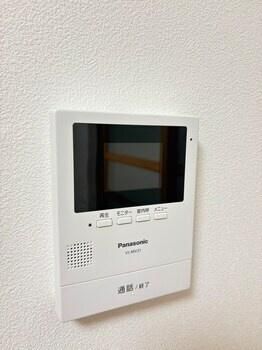 �y�Z�L�����e�B�z�@