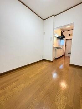 �y�����E���r���O�z�@