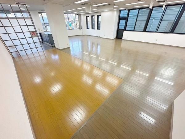 �y�����E���r���O�z�@