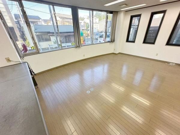 �y�����E���r���O�z�@