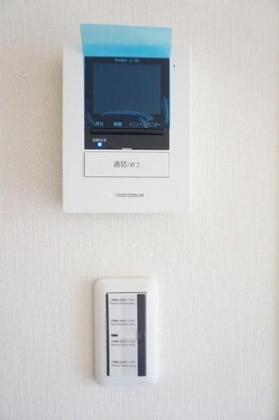 �y�Z�L�����e�B�z�@