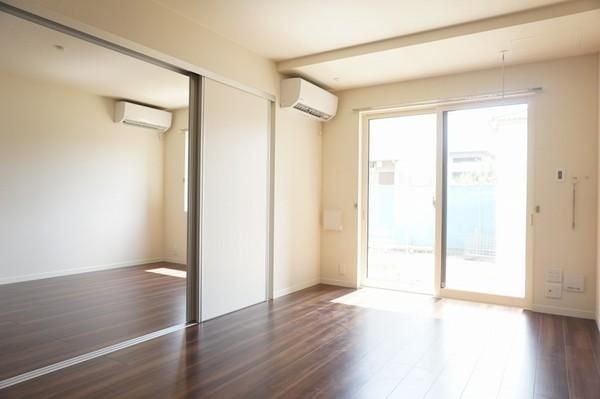 �y�����E���r���O�z�@