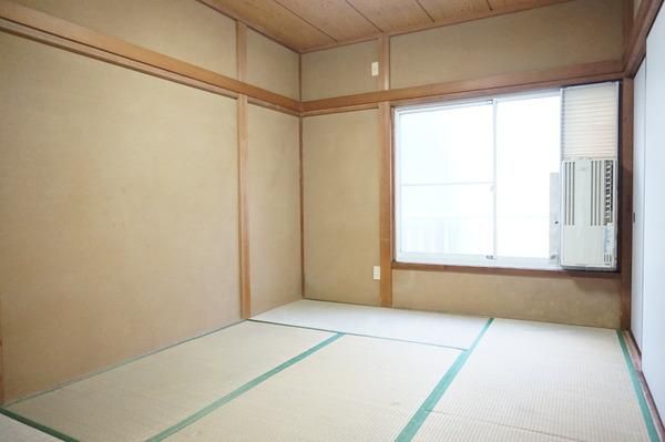 �y�Z�L�����e�B�z�@